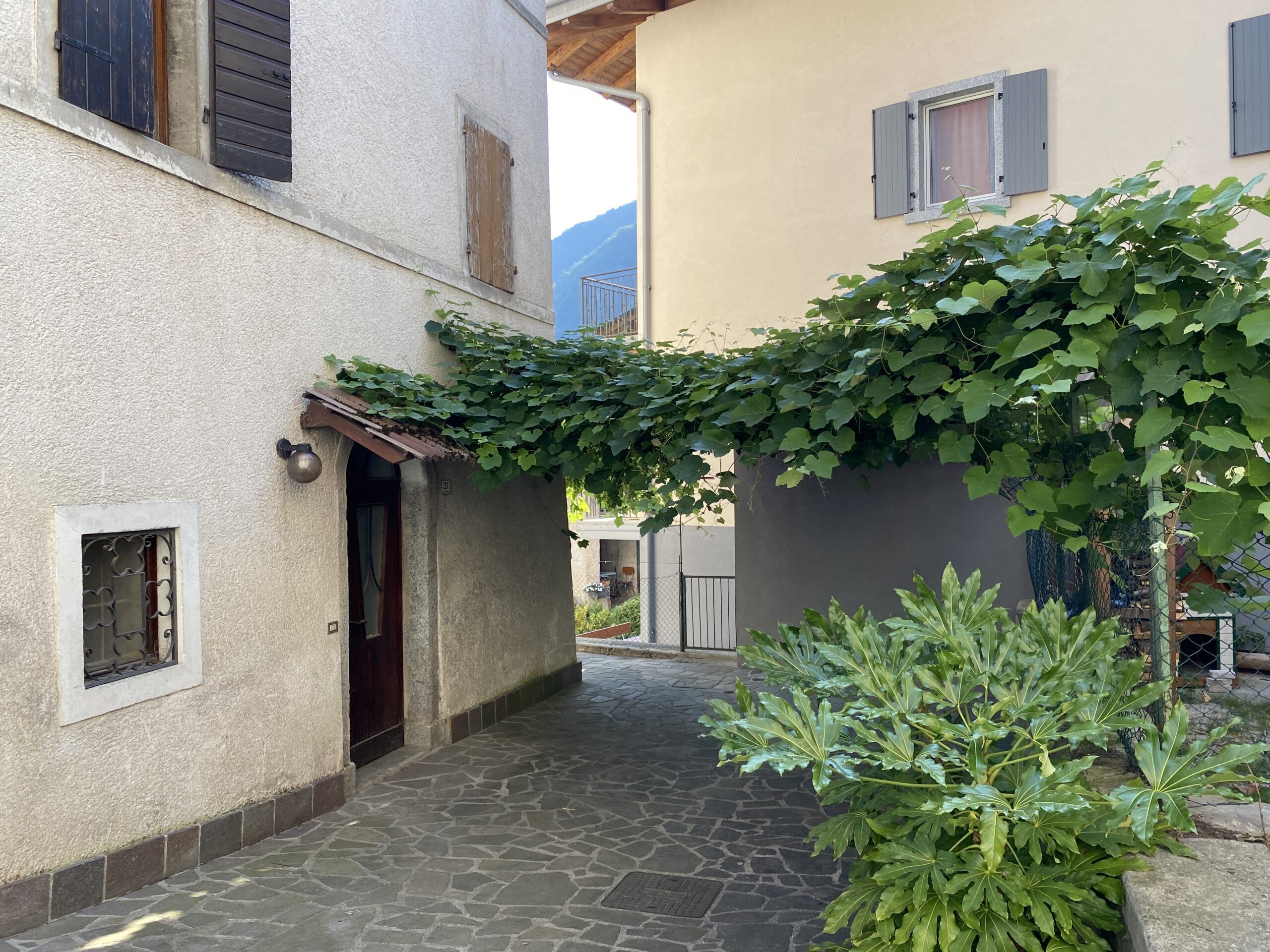 Trilocale in ristrutturazione con accesso indipendente 
