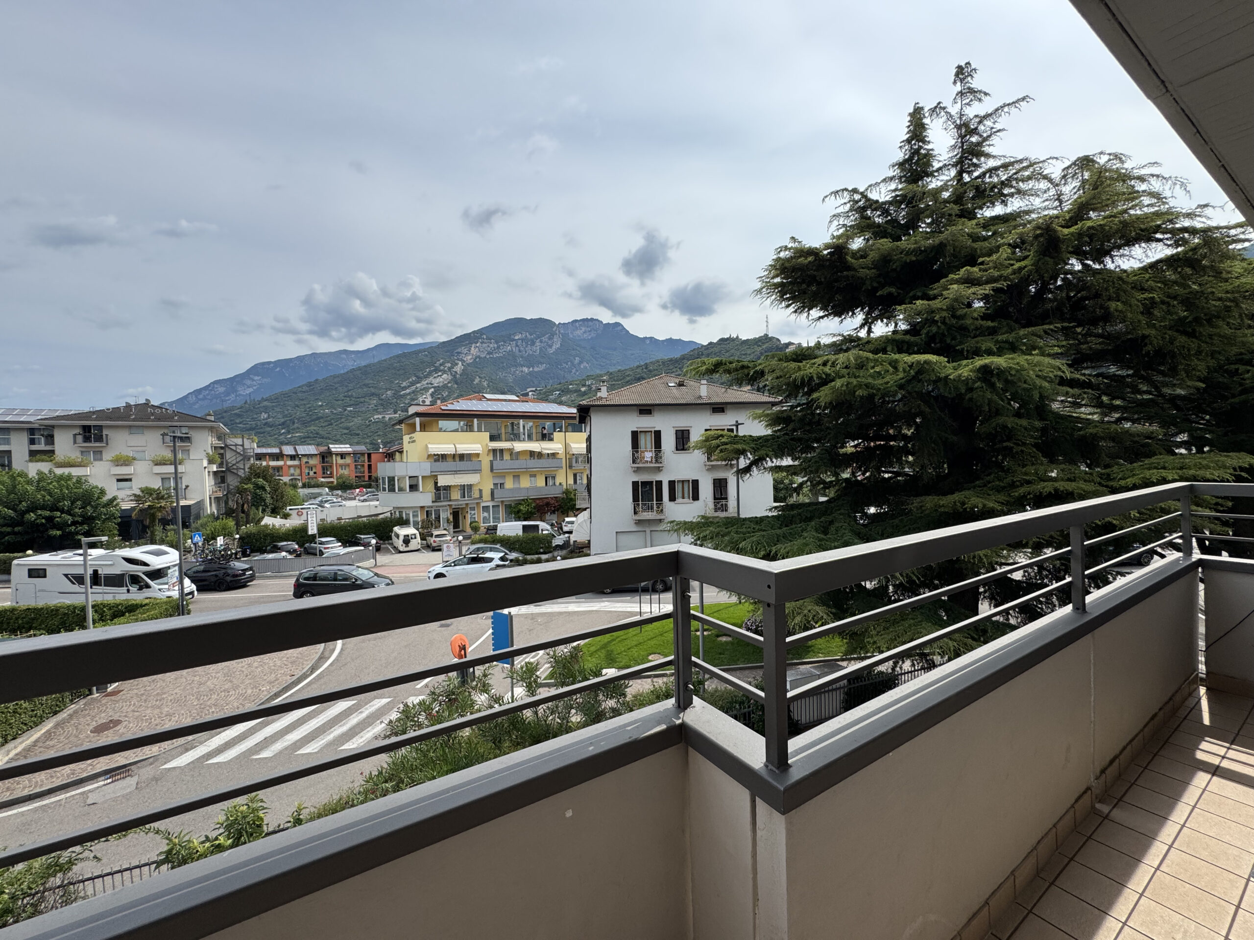 Bilocale a Torbole all&#8217;ultimo piano in residence con piscina Torbole (TN) - Trentino Alto Adige