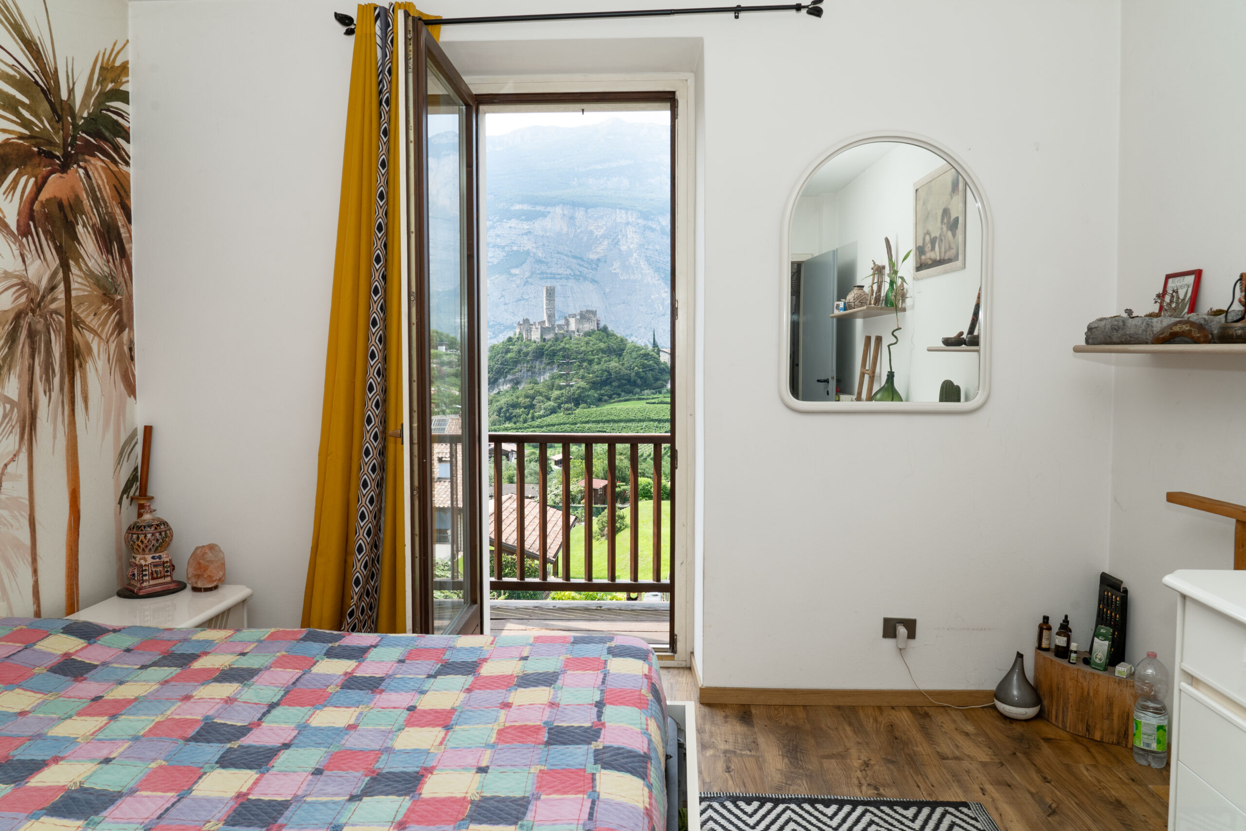 Porzione di casa a Drena con giardino e vista castello 