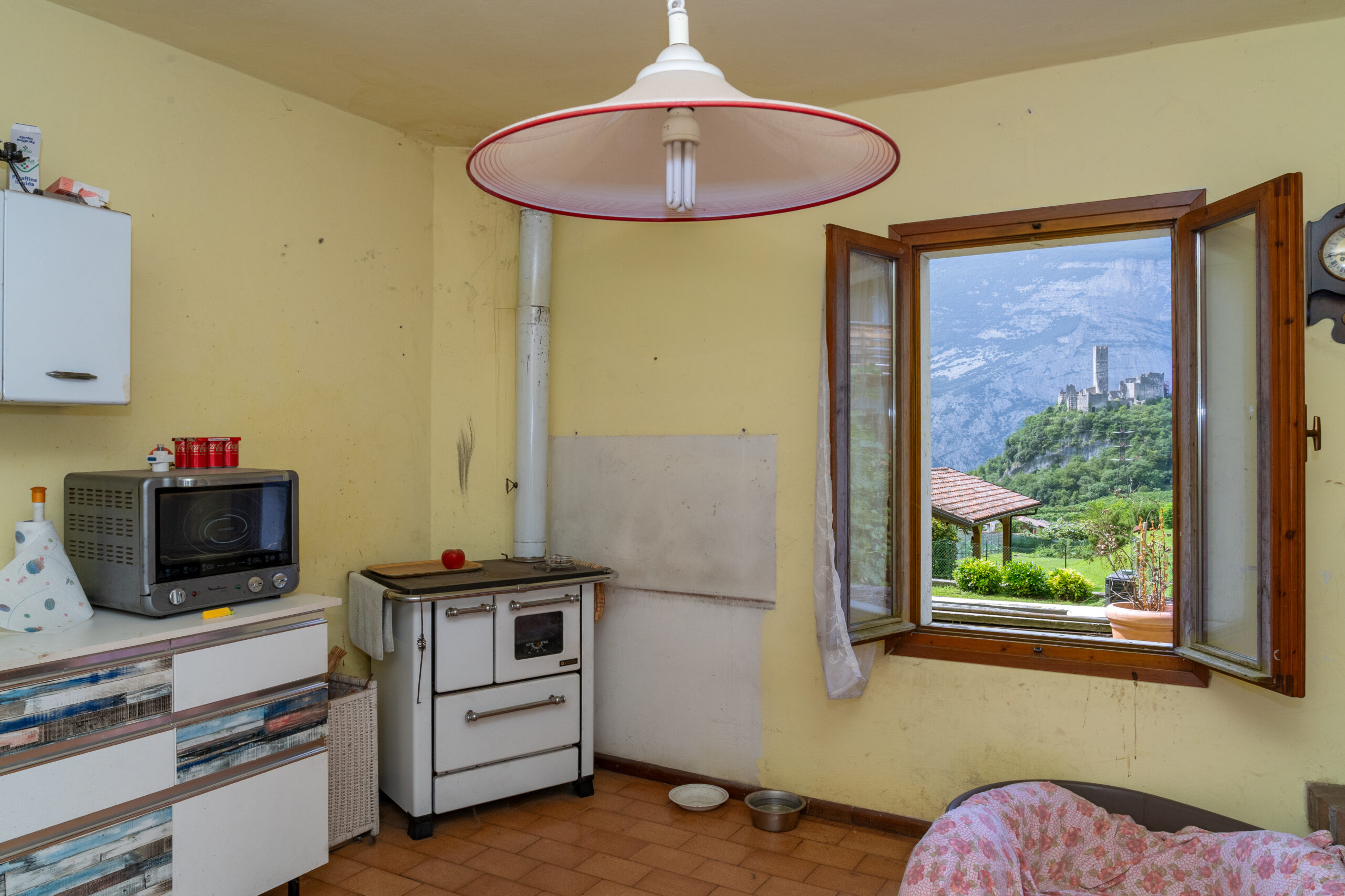 Porzione di casa a Drena con giardino e vista castello 