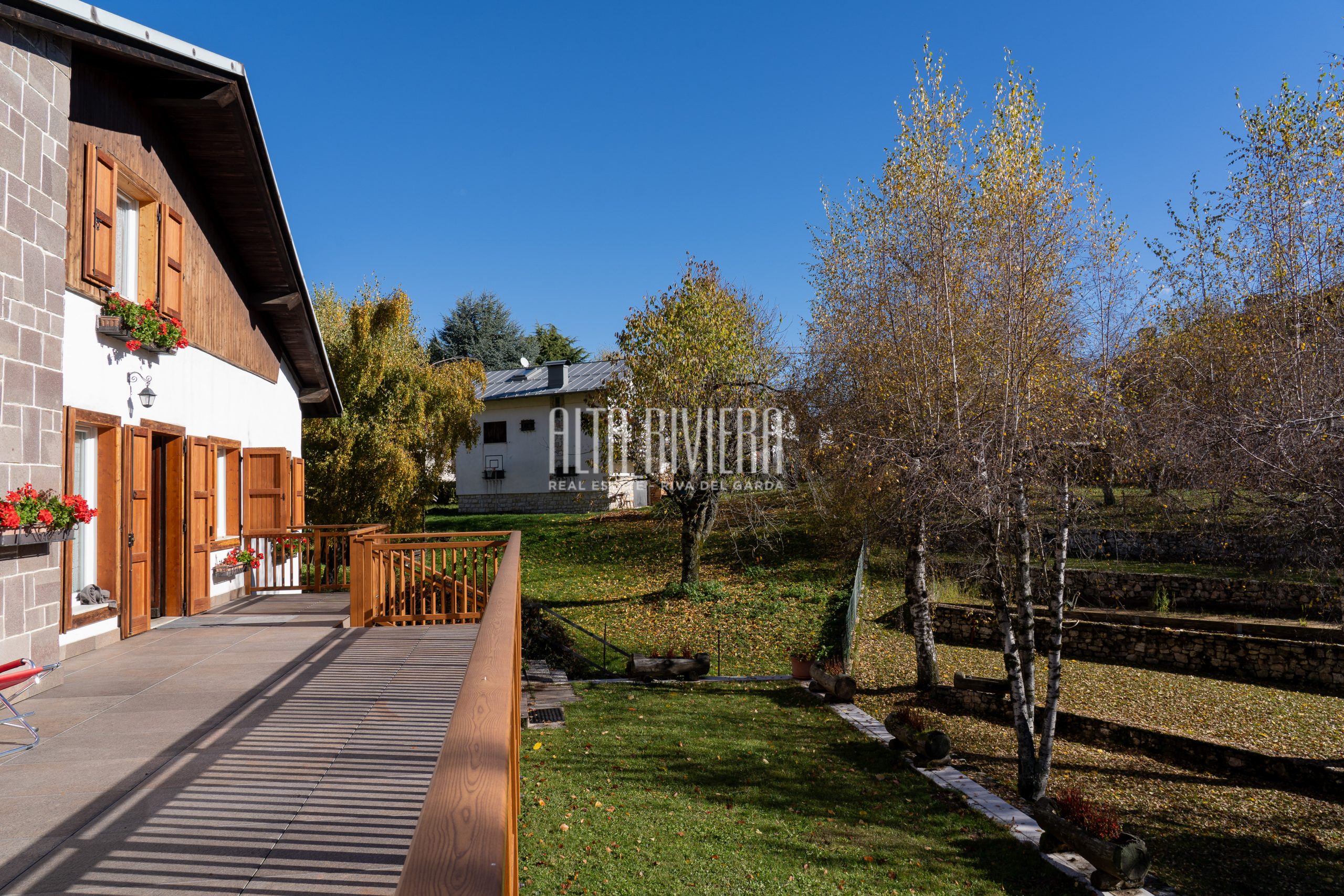 Chalet indipendente immerso nel verde a Brentonico 