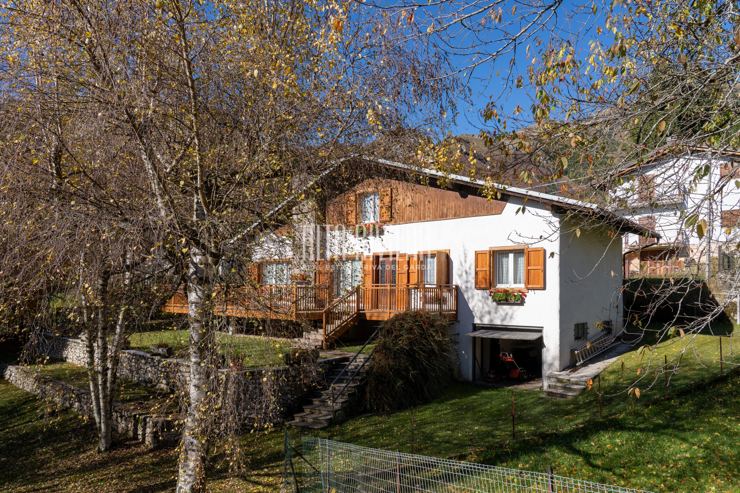 Chalet indipendente immerso nel verde a Brentonico 