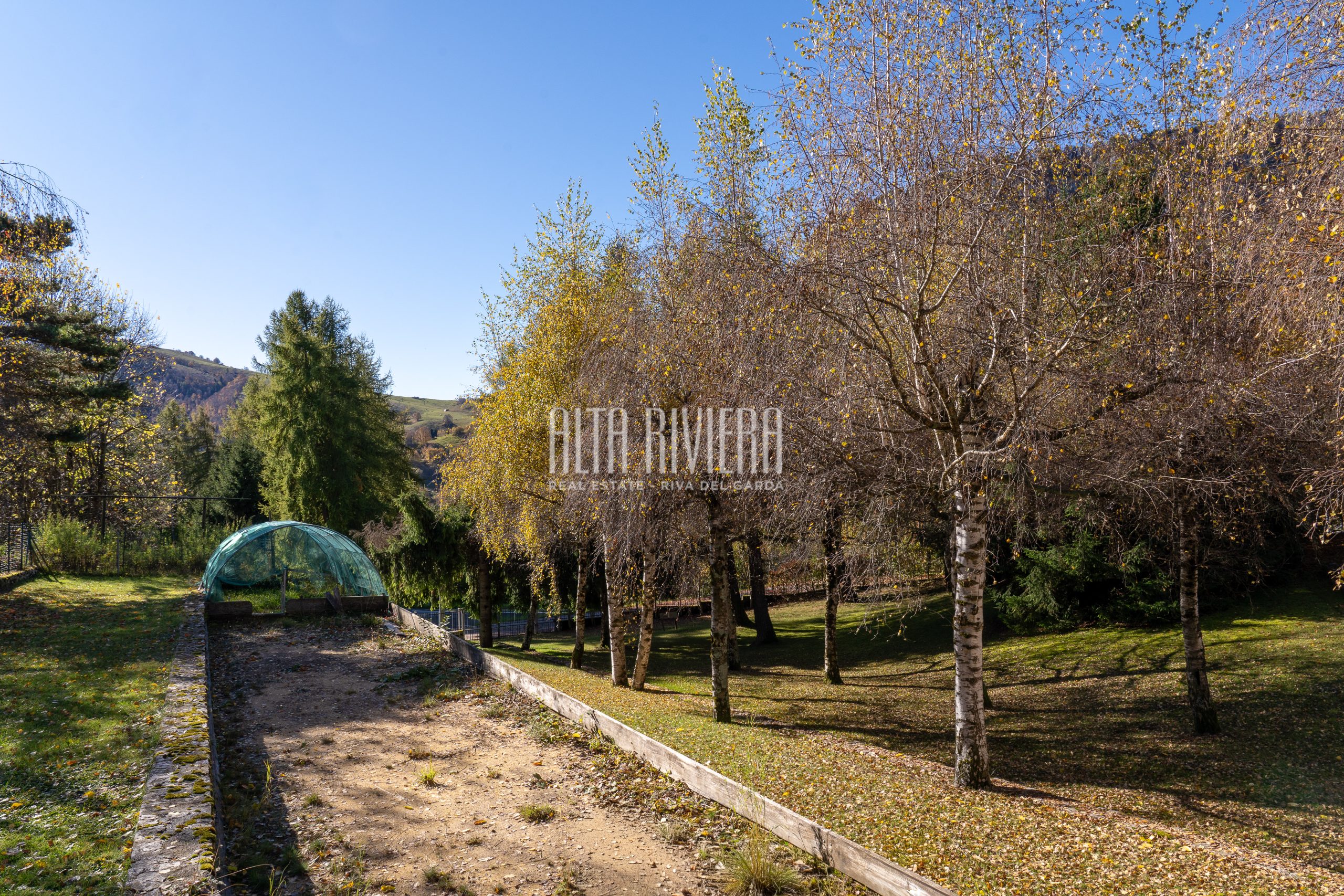 Chalet indipendente immerso nel verde a Brentonico 