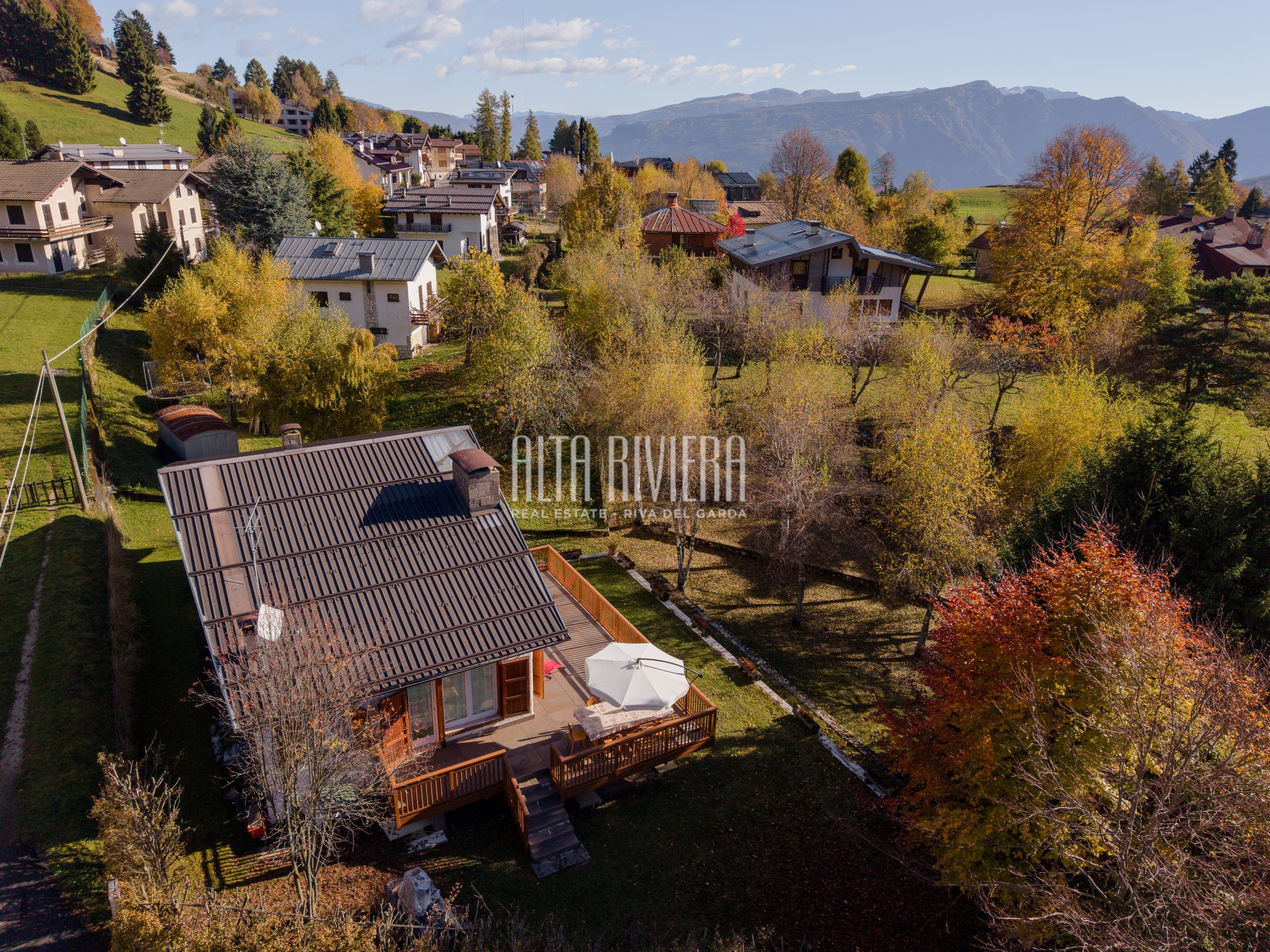 Chalet indipendente immerso nel verde a Brentonico 