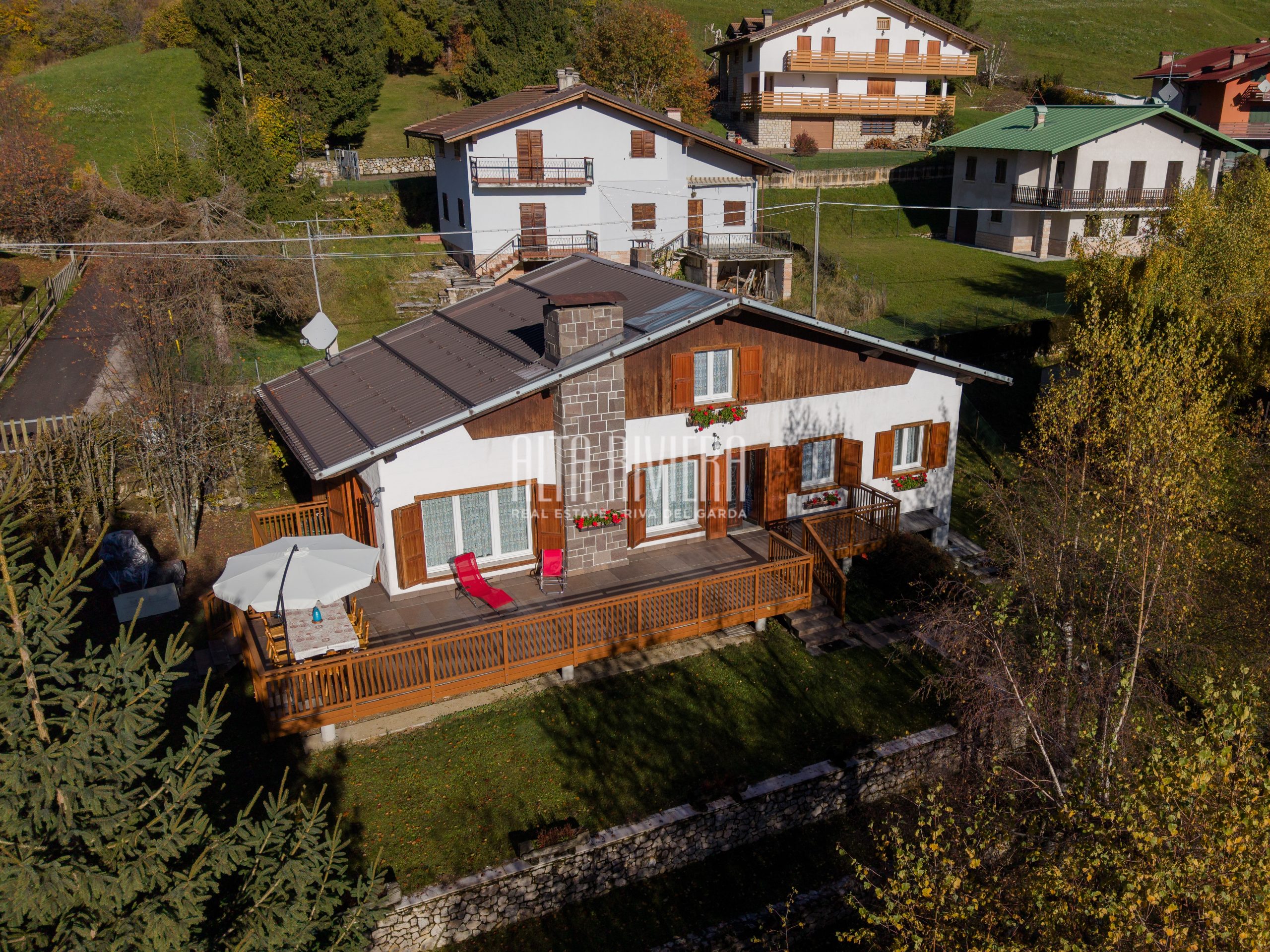 Chalet indipendente immerso nel verde a Brentonico 