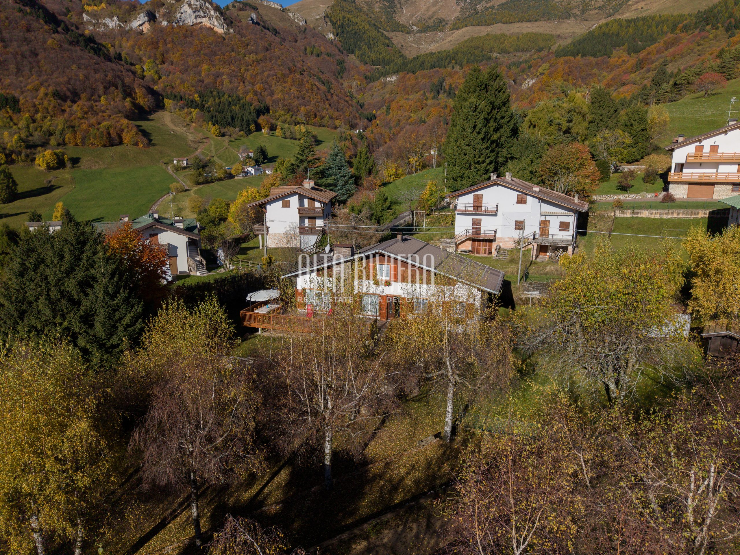 Chalet indipendente immerso nel verde a Brentonico 