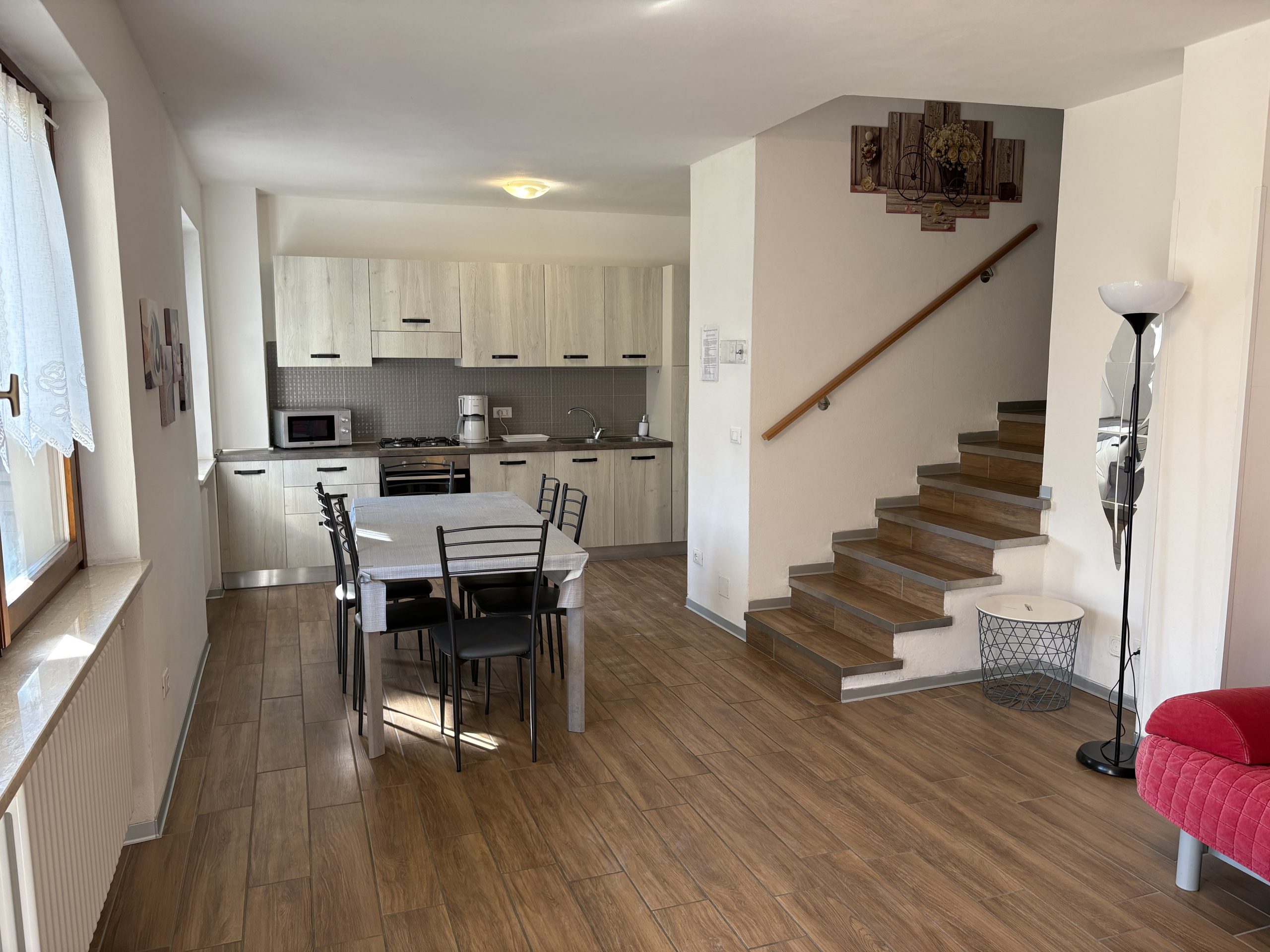 Luminoso appartamento vista lago con giardino 