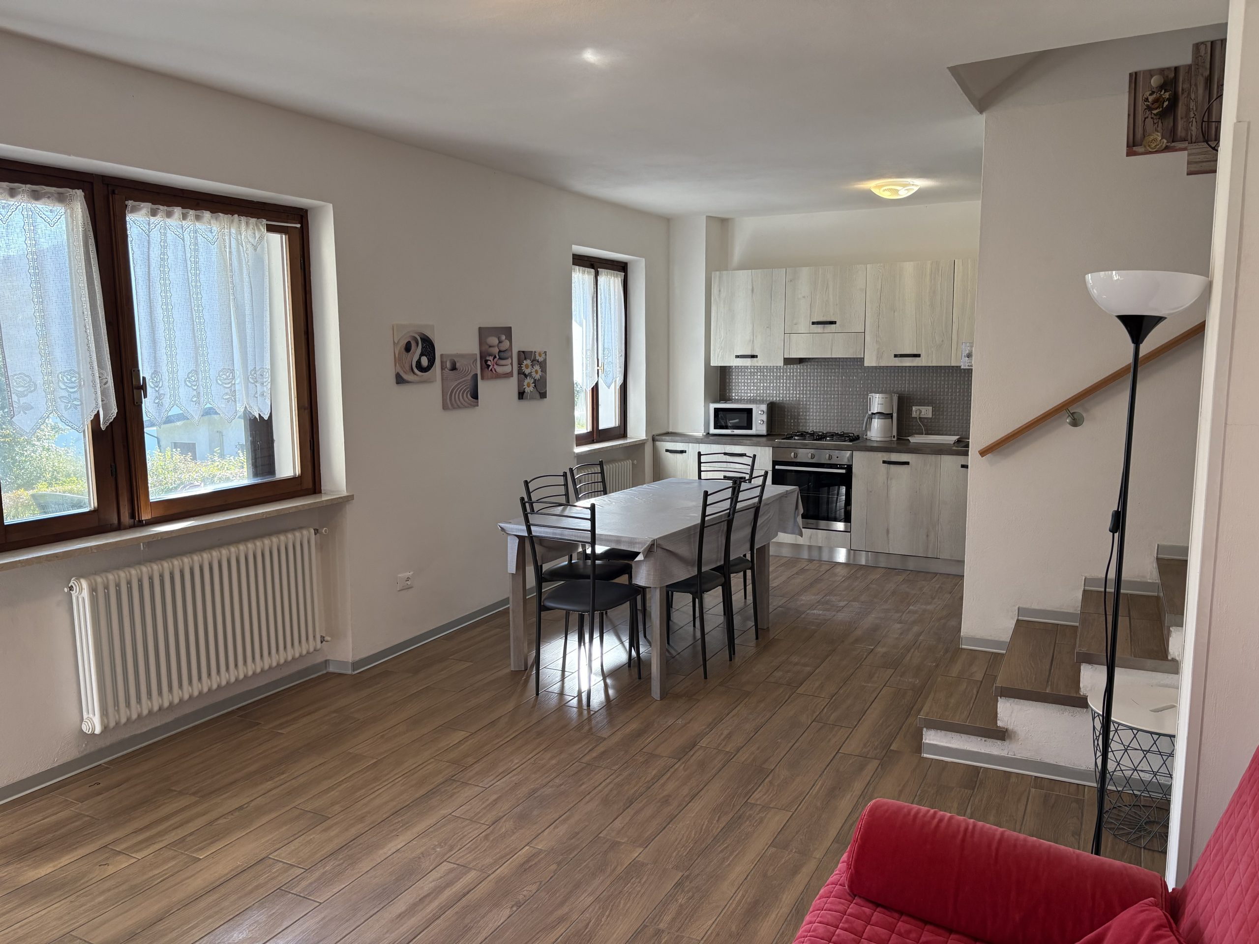 Luminoso appartamento vista lago con giardino 