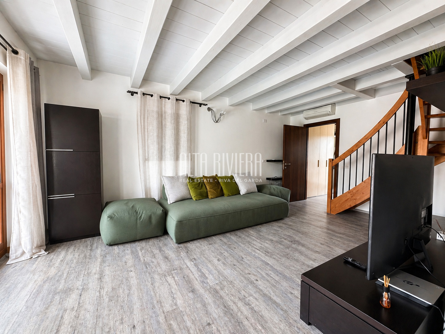 Trilocale con vista golf e piscina a Peschiera del Garda 