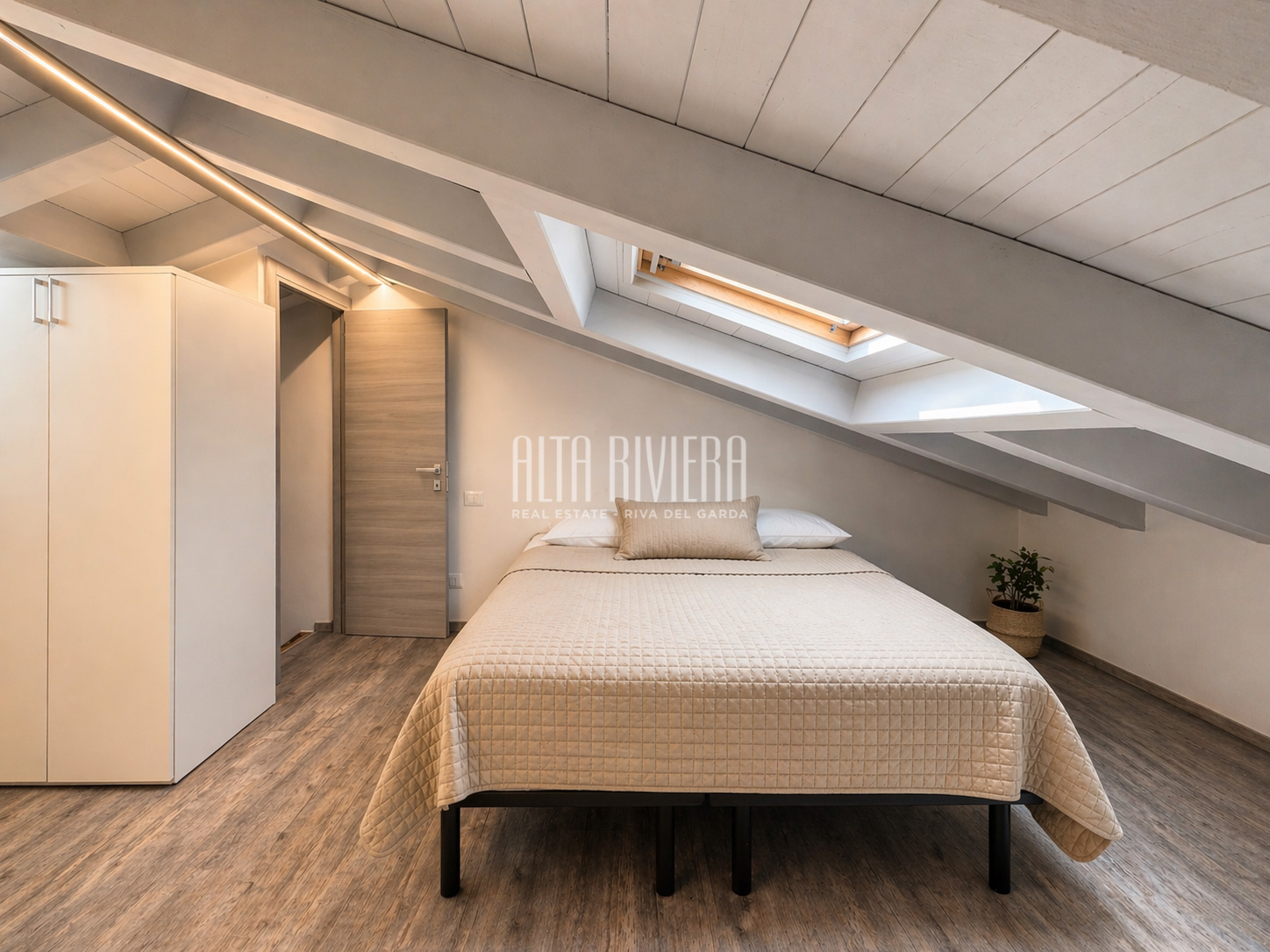 Trilocale con vista golf e piscina a Peschiera del Garda 