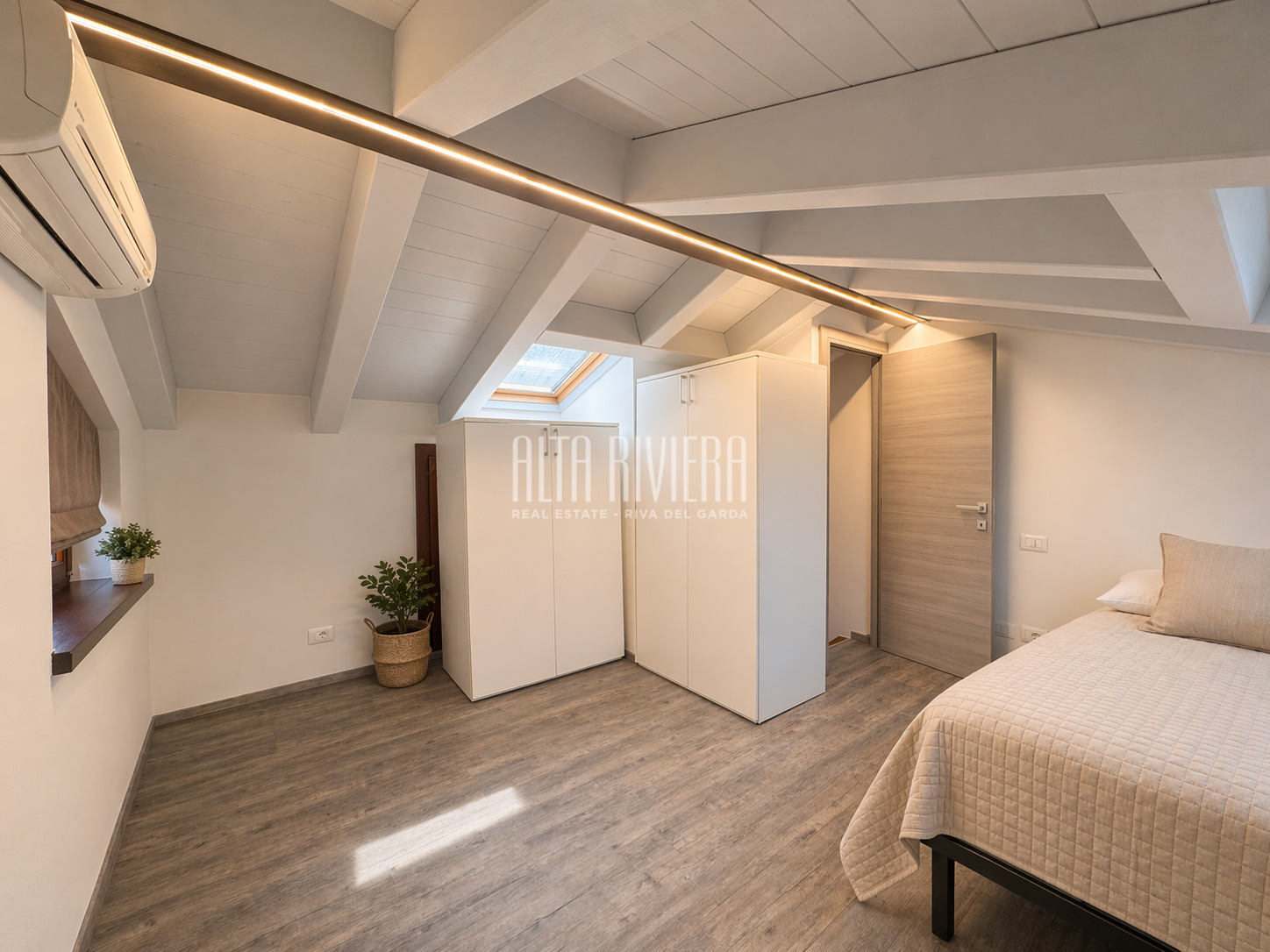 Trilocale con vista golf e piscina a Peschiera del Garda 