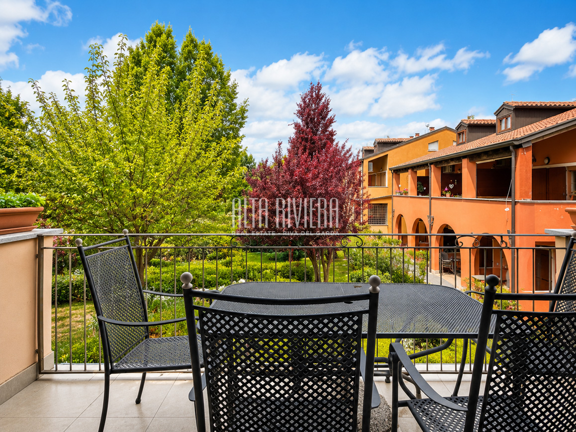 Trilocale con vista golf e piscina a Peschiera del Garda 