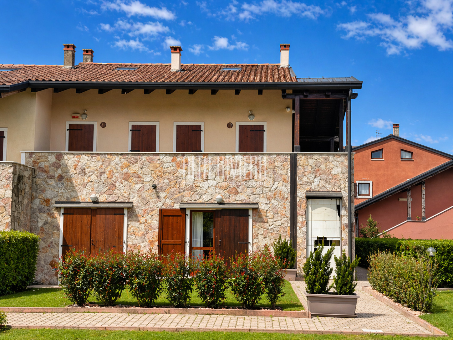 Trilocale con vista golf e piscina a Peschiera del Garda 