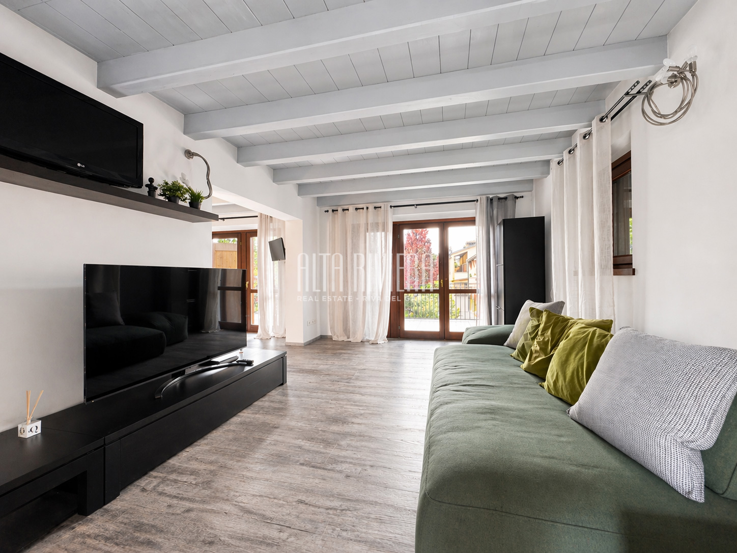 Trilocale con vista golf e piscina a Peschiera del Garda 