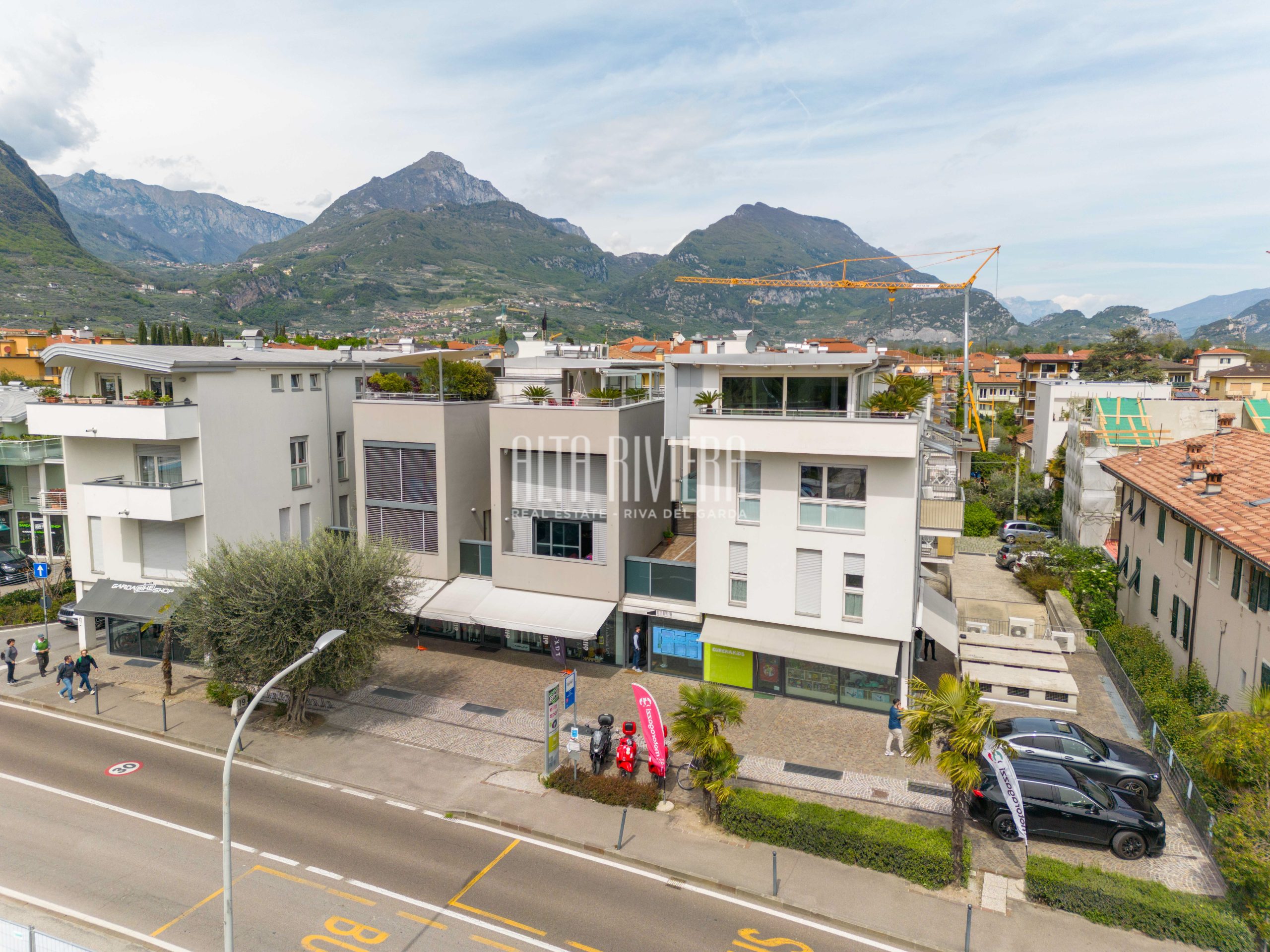 Locale commerciale in affitto a Riva del Garda Riva Del Garda (TN) - Trentino Alto Adige