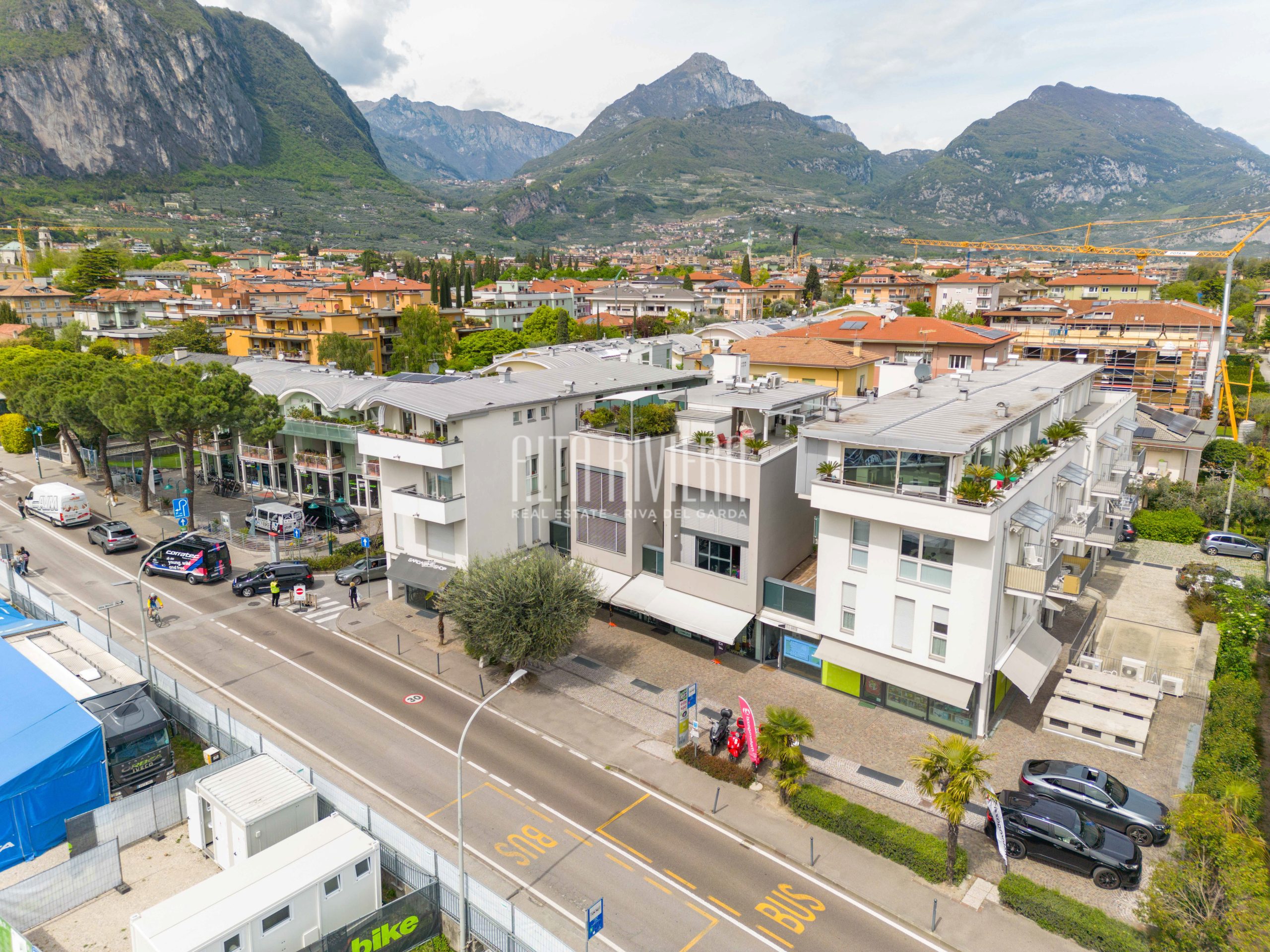Locale commerciale in affitto a Riva del Garda Riva Del Garda (TN) - Trentino Alto Adige