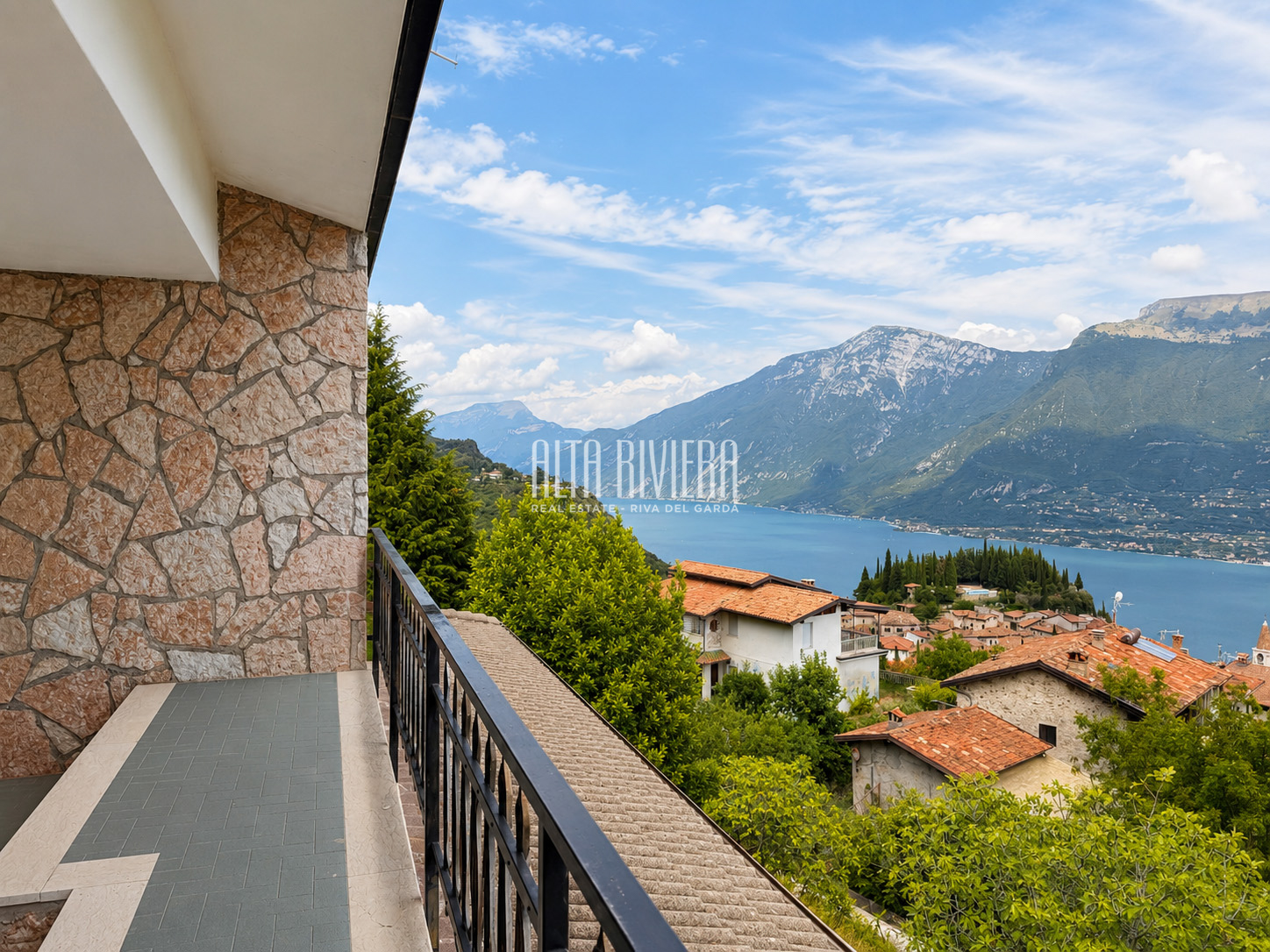 Villa indipendente con vista lago e terreno a Pieve di Tremosine Tremosine sul Garda (BS) - Lombardia