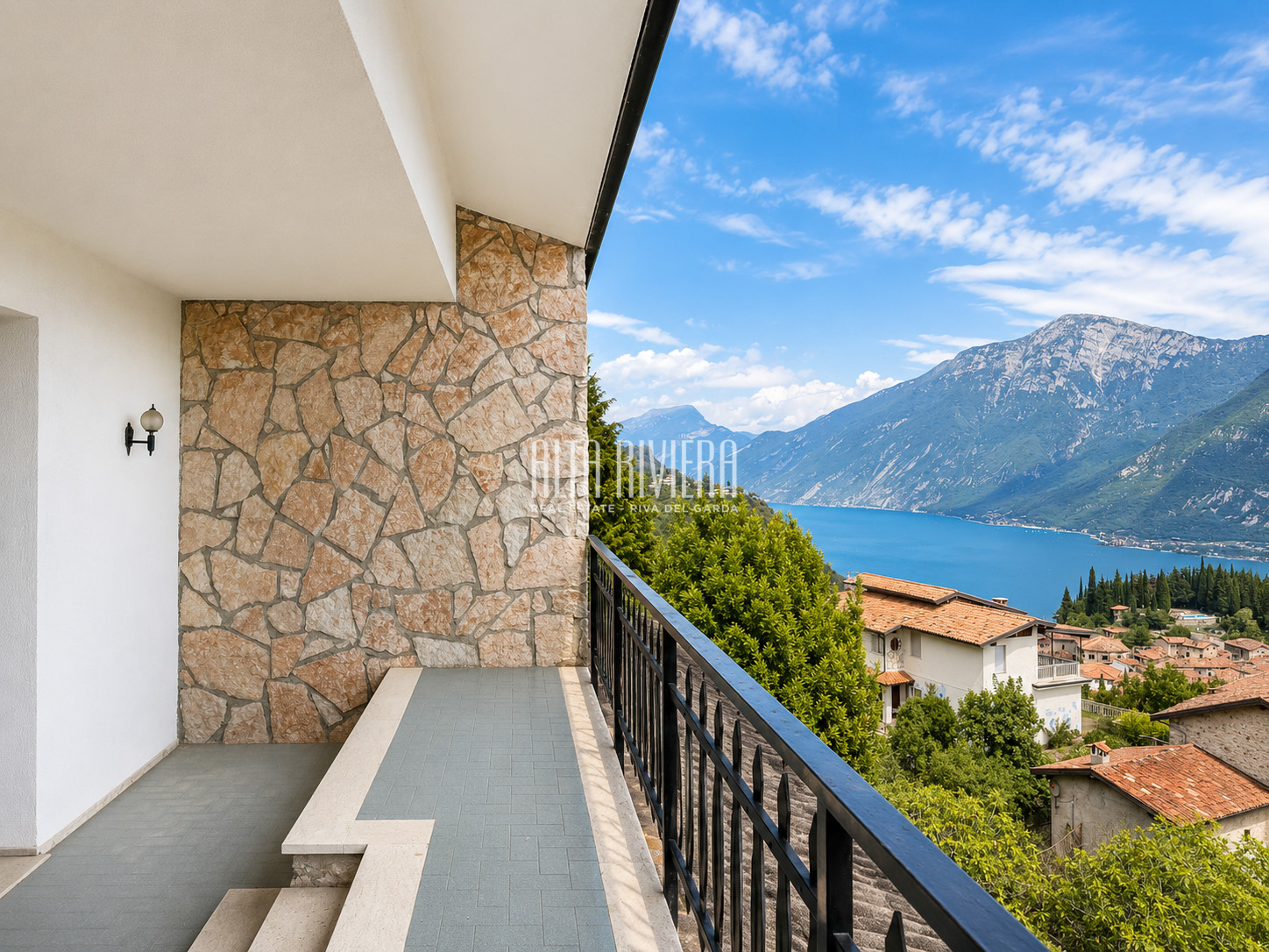 Villa indipendente con vista lago e terreno a Pieve di Tremosine Tremosine sul Garda (BS) - Lombardia