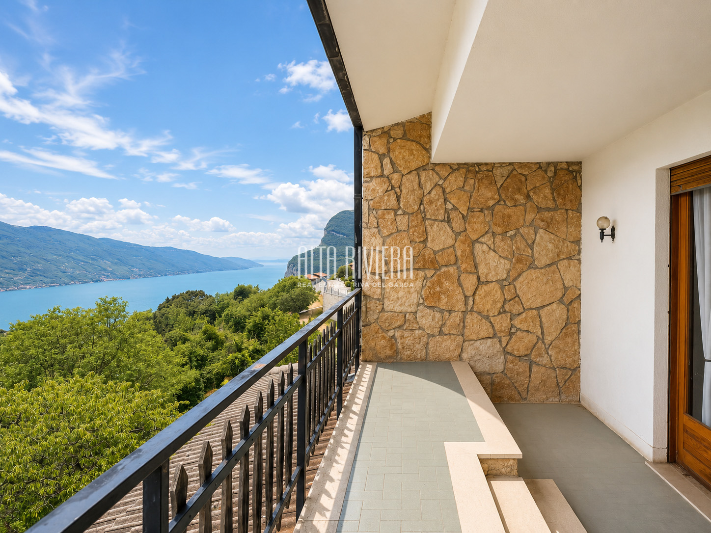 Villa indipendente con vista lago e terreno a Pieve di Tremosine Tremosine sul Garda (BS) - Lombardia