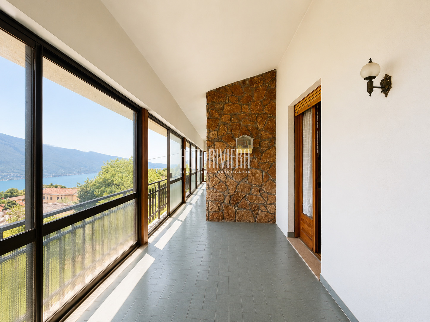 Villa indipendente con vista lago e terreno a Pieve di Tremosine Tremosine sul Garda (BS) - Lombardia