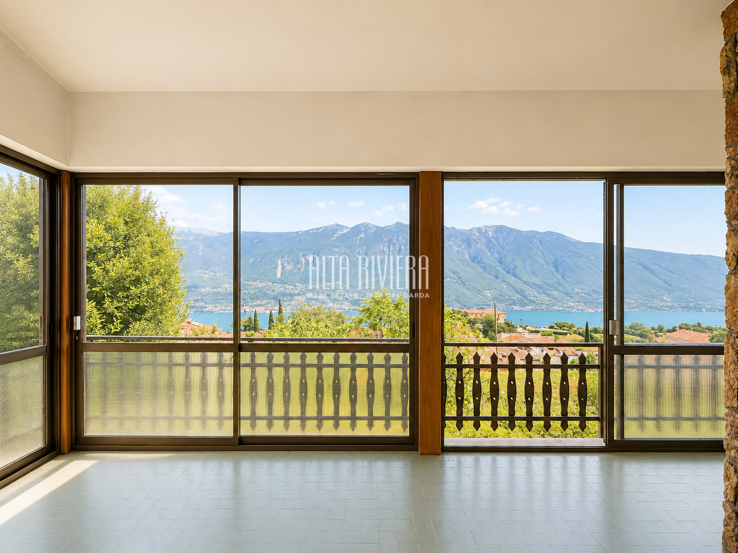 Villa indipendente con vista lago e terreno a Pieve di Tremosine Tremosine sul Garda (BS) - Lombardia