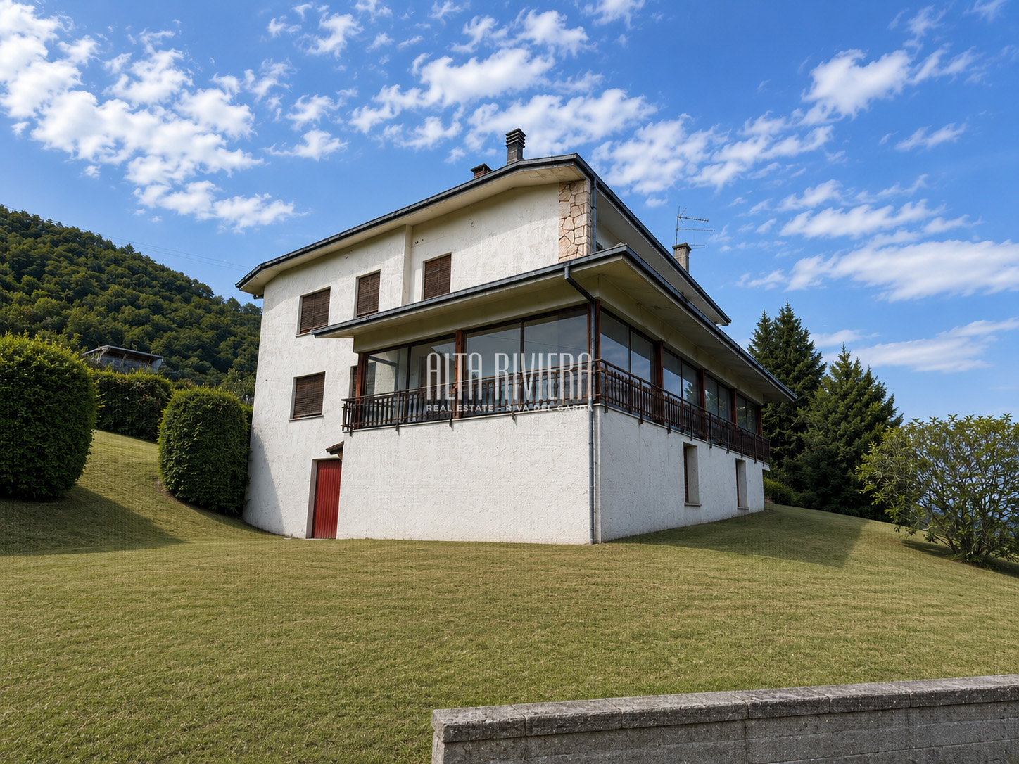 Villa indipendente con vista lago e terreno a Pieve di Tremosine Tremosine sul Garda (BS) - Lombardia