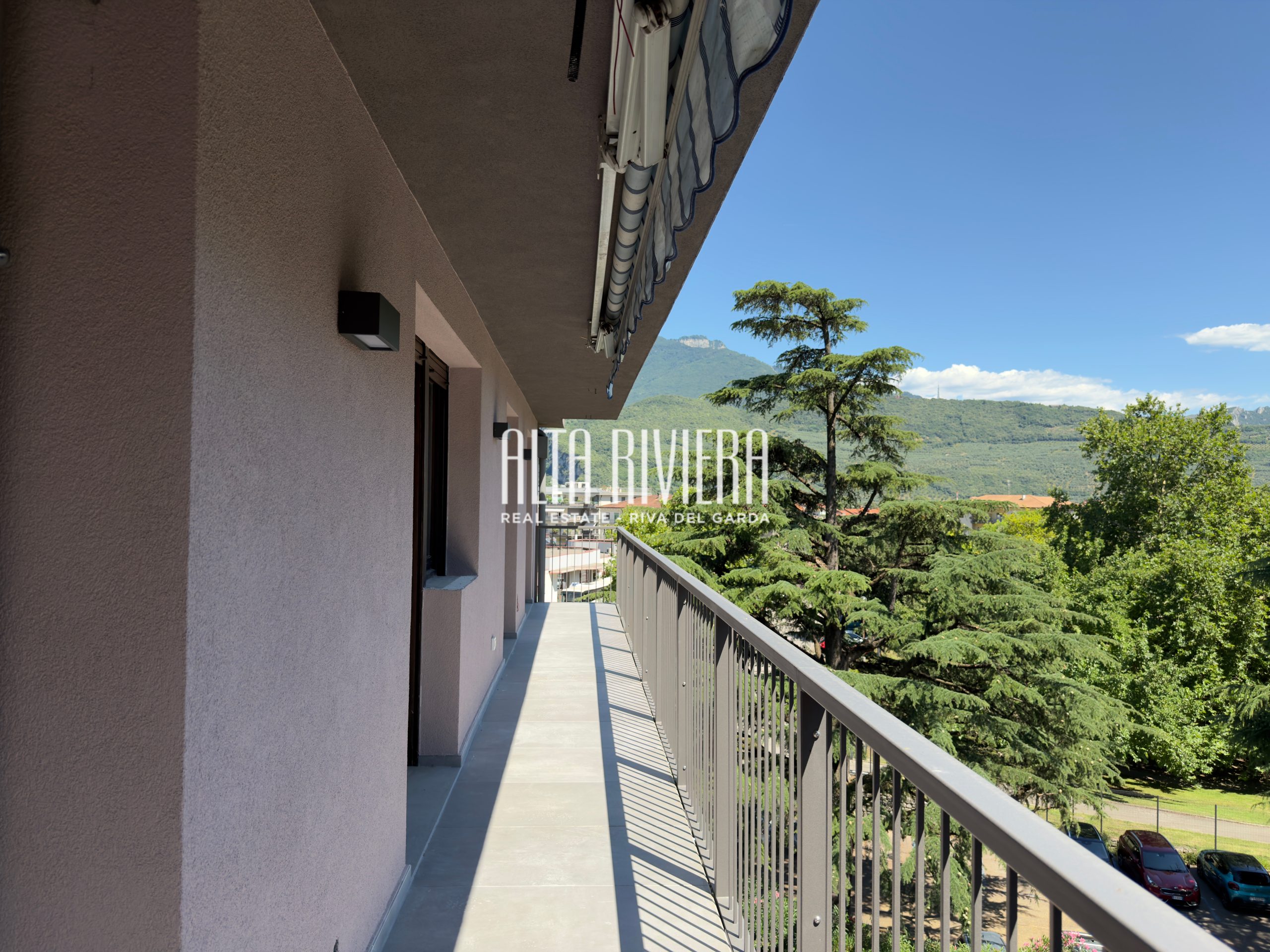 Ampio quadrilocale all’ultimo piano in Viale dei Tigli Riva Del Garda (TN) - Trentino Alto Adige