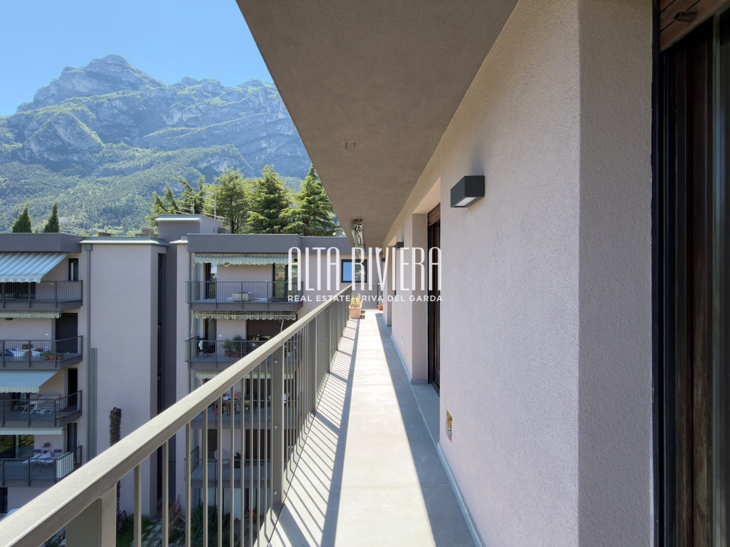 Ampio quadrilocale all’ultimo piano in Viale dei Tigli Riva Del Garda (TN) - Trentino Alto Adige